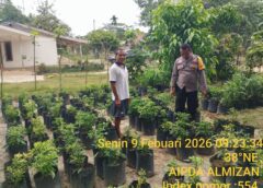 Turun Langsung ke Desa, Bhabinkamtibmas Tungkal Ilir Ajak Warga Jaga Ketahanan Pangan Lewat Program P2B