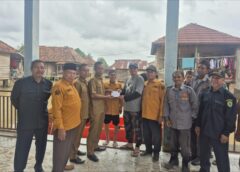 Di Tengah Banjir Desa Curup, Ketua DPRD PALI Hadir Beri Dukungan Untuk Warga