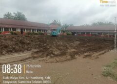 Gotong Royong Jadi Solusi Sementara, Kades Budi Mulya Desak Perhatian Serius untuk Halaman SDN 15 Air Kumbang