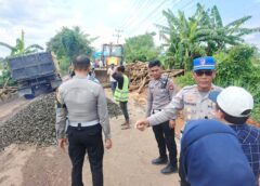 Polres Banyuasin Respons Keluhan Warga, Perbaiki Jalan Rusak di Sungai Dua Rambutan