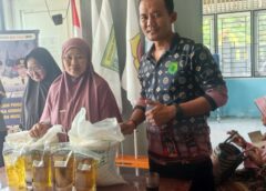 BULOG Salurkan Bantuan Beras dan Minyak Goreng untuk 221 KPM di Desa Sari Agung