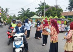 Cegah ISPA Akibat Kabut Asap, TP PKK PALI Bagikan Masker, Vitamin dan Air Mineral ke Masyarakat